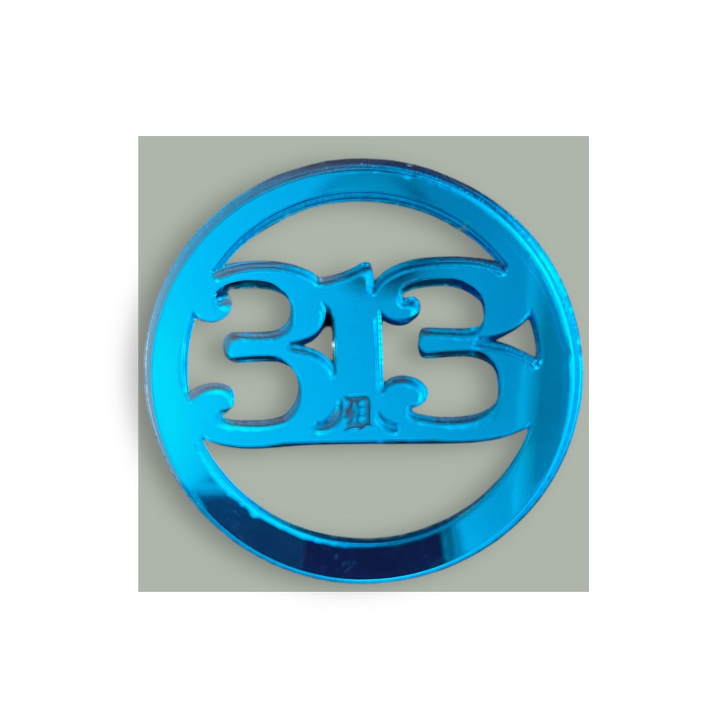 313 D Metallic Round Acrylic Brooches