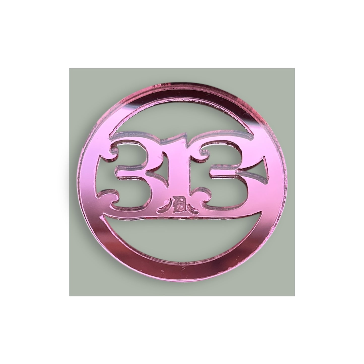 313 D Metallic Round Acrylic Brooches