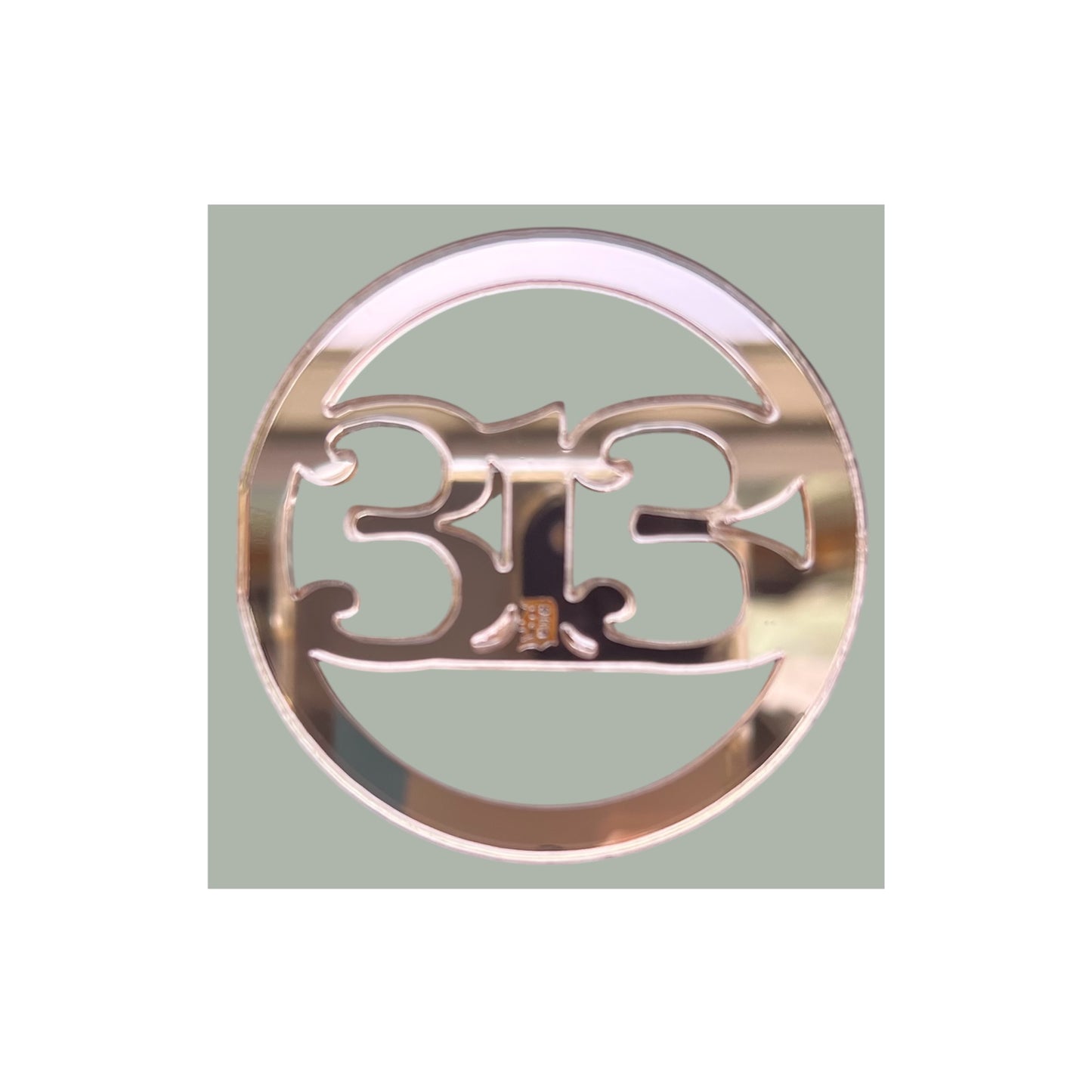 313 D Metallic Round Acrylic Brooches