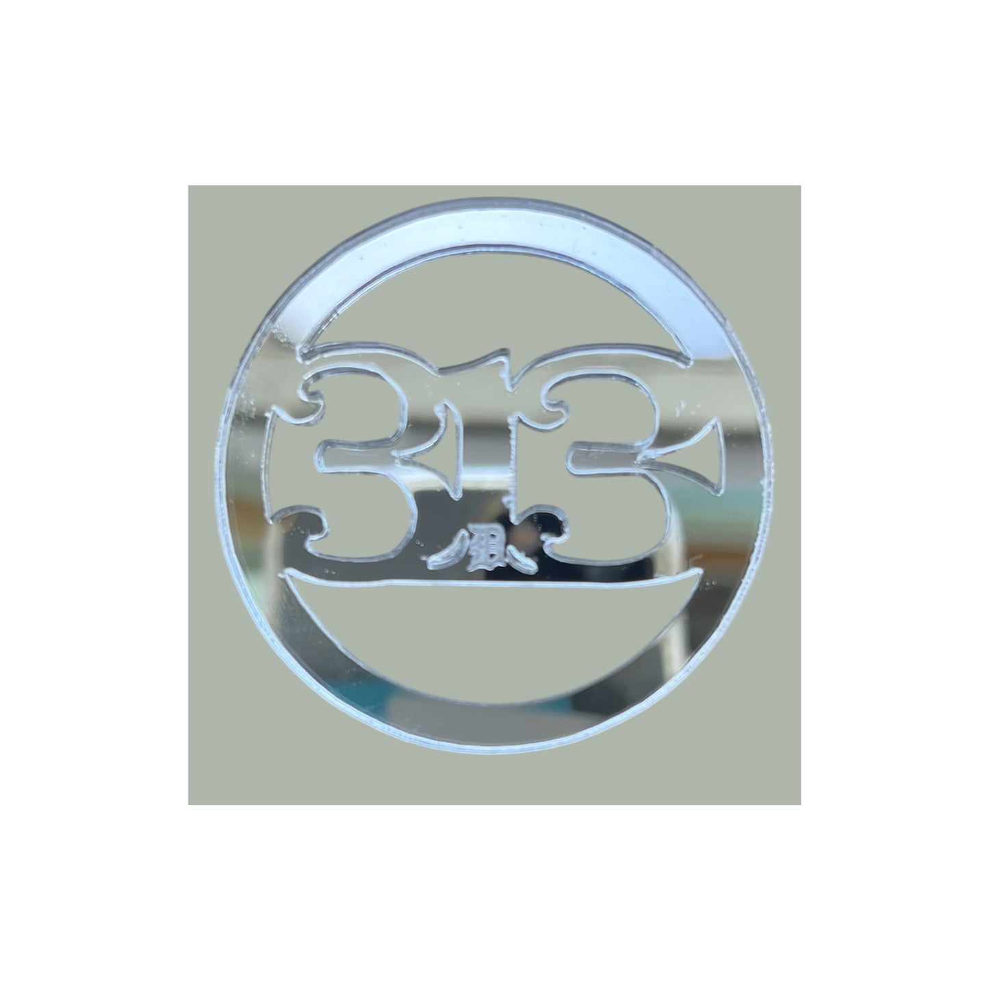 313 D Metallic Round Acrylic Brooches